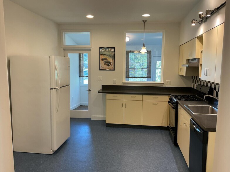 Kitchen (12.5 x 12) - 3028 Remington Ave