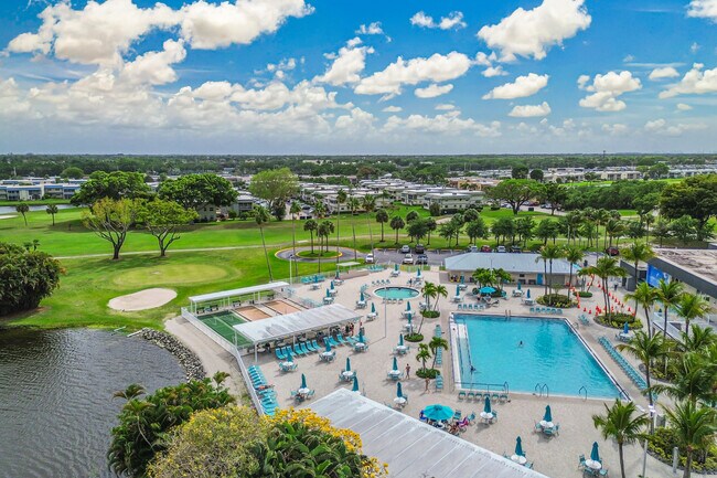 Building Photo - 560 Capri Ln