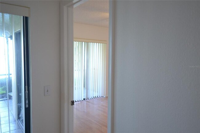 Building Photo - 209 Woodlake Wynde