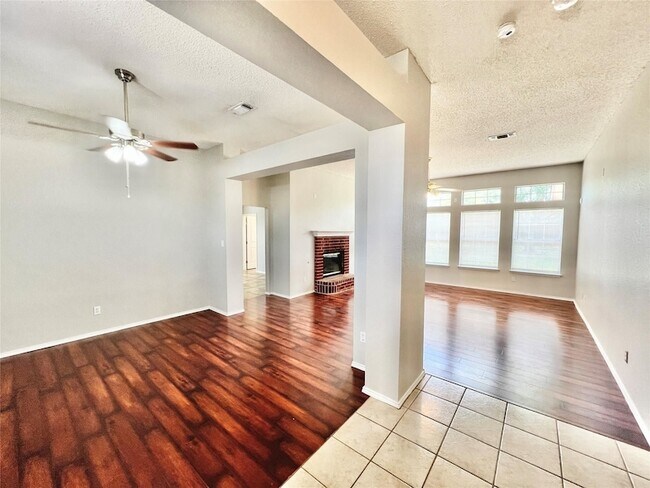 Building Photo - 2210 Green Mere Dr