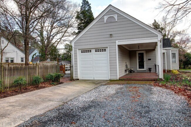 Building Photo - Beautiful and Spacious 2bd/1ba Home Near Northgate Park in Durham's Colonial Village!
