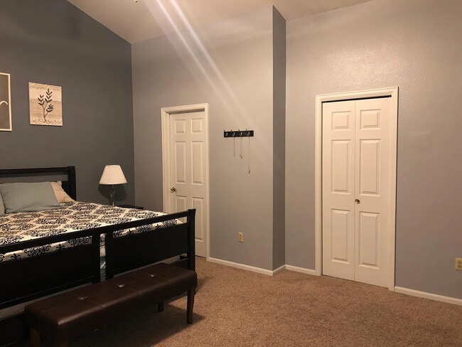 Building Photo - 5411 Sunset Dr