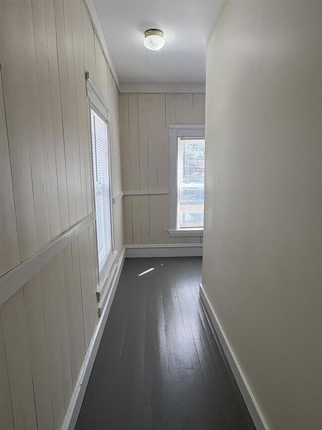 Building Photo - 56 Park St