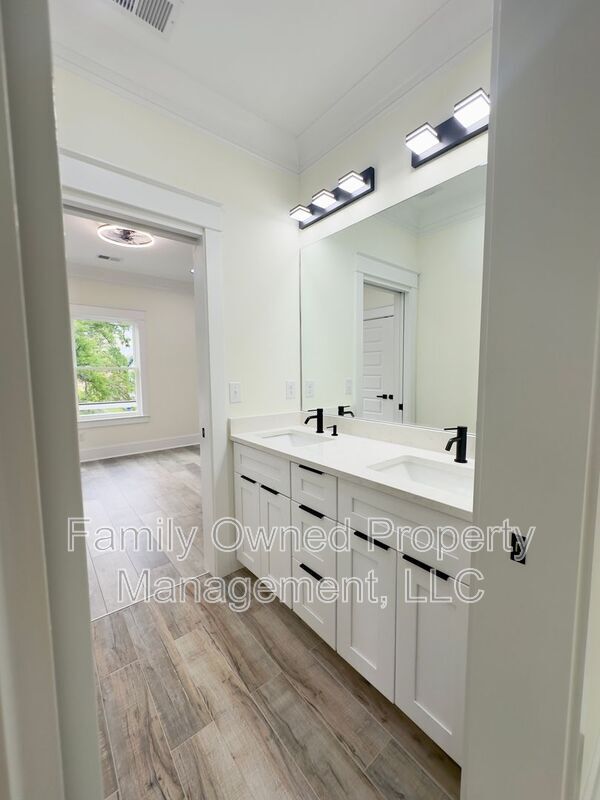 Building Photo - 2245 Fillmore St