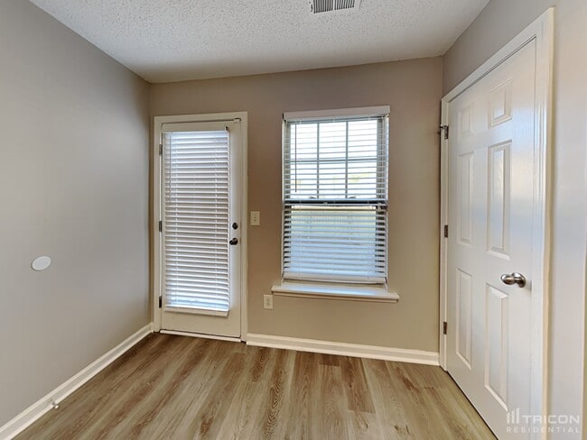 Building Photo - 301 Lauren Dr