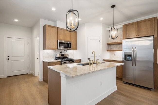 Building Photo - 884 Prosper St