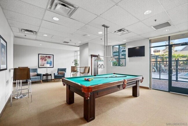 Building Photo - Modern 2 Bed, 2 Bath Condo in the Heart of the Marina District