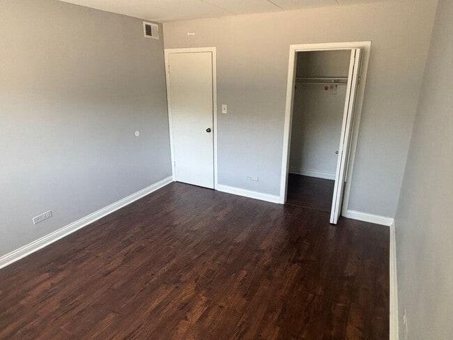 Building Photo - Charming 2-Bedroom Apartment for Rent in O...