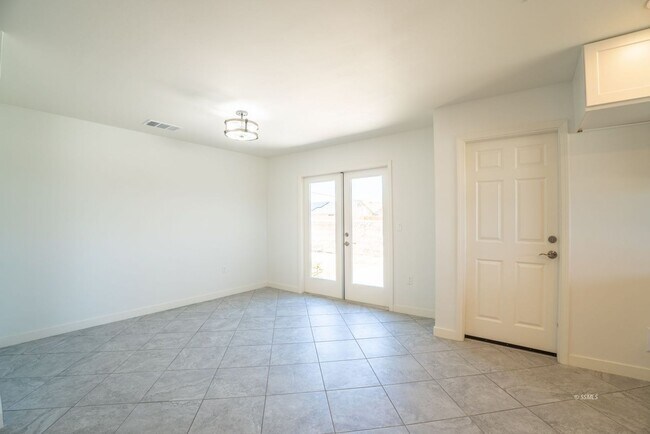 Building Photo - Stunning Fully Remodeled Home for Rent – M...