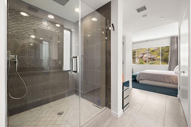 Building Photo - 1201 Surrey Ln