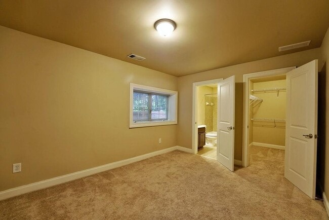 Building Photo - 307 Le Gran Bend