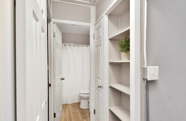 Building Photo - U. City - Beautiful Rehabbed home for rent