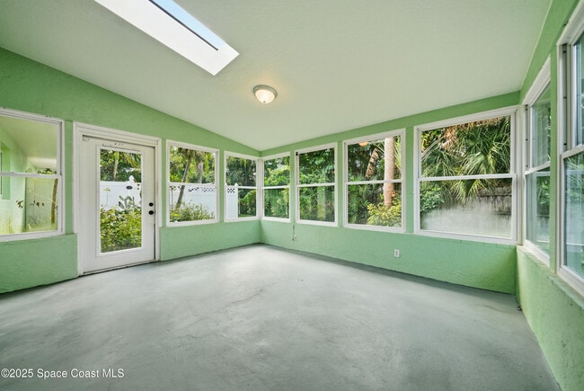 Building Photo - 2108 Rosewood Dr