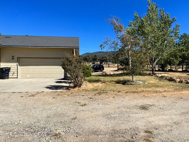 Building Photo - BEAUTIFUL Mountain Home