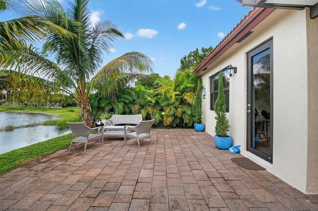 Building Photo - 3616 SE 2nd Dr