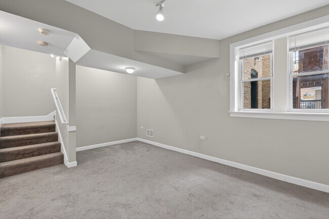 Building Photo - 9100 Lamon Ave