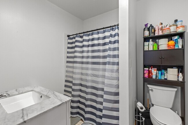 Building Photo - 100-102 Main St