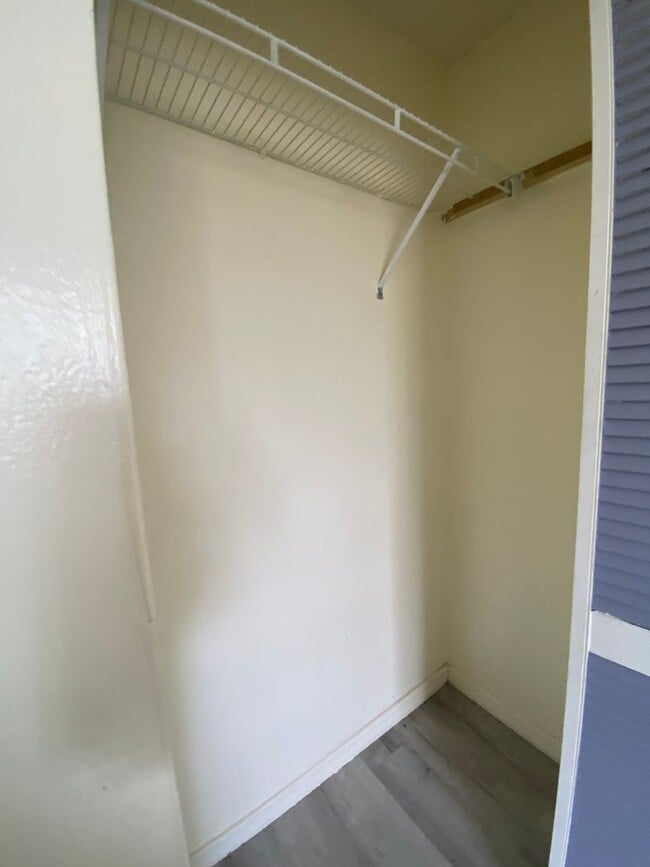 Building Photo - 3568 Middletown St