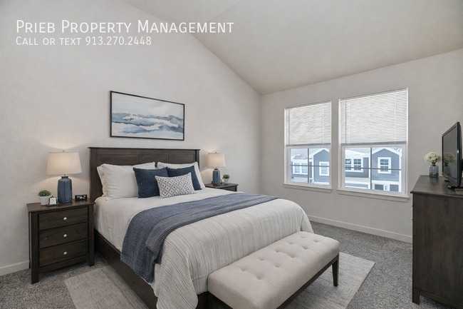 Building Photo - 3256 N 103rd Pl