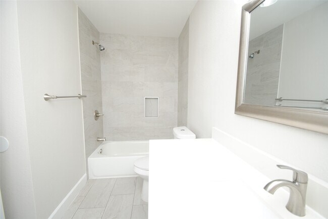 Building Photo - 2515 Yoakum Blvd