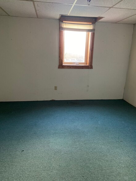 Building Photo - 512 E 5th St