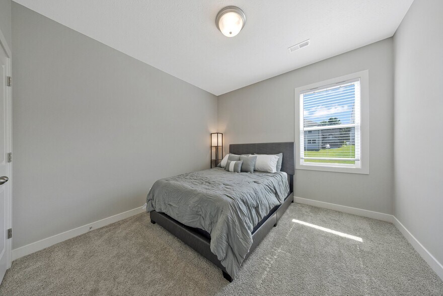 Building Photo - 2647 Hauschild Dr