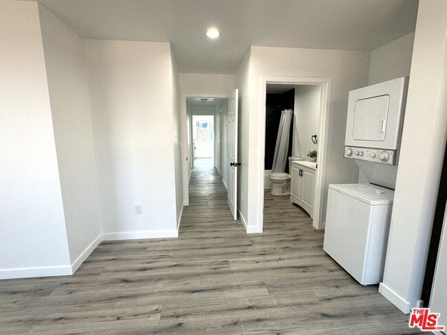 Building Photo - 841 W 64th St