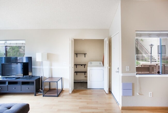 Building Photo - Furnished Condo in Desirable Community in ...