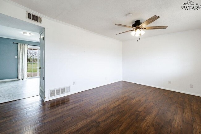 Building Photo - 4024 Hooper Dr