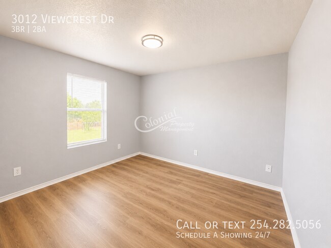 Building Photo - 3012 Viewcrest Dr
