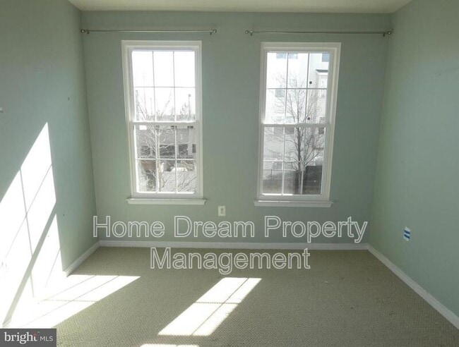 Building Photo - 2465 Army Navy Dr