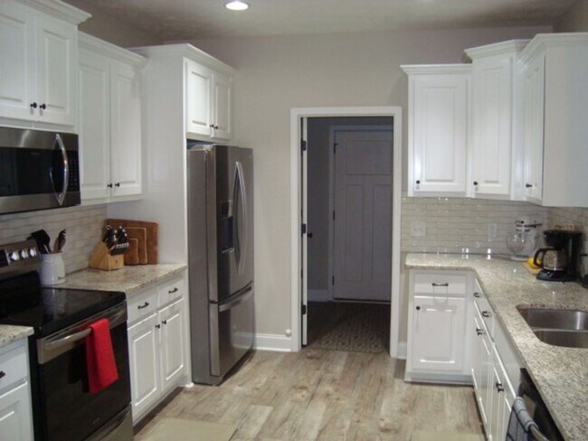 Building Photo - Home in Phenix City available to rent 10/2...