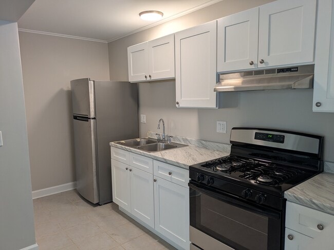 Building Photo - 16H Fernwood Dr