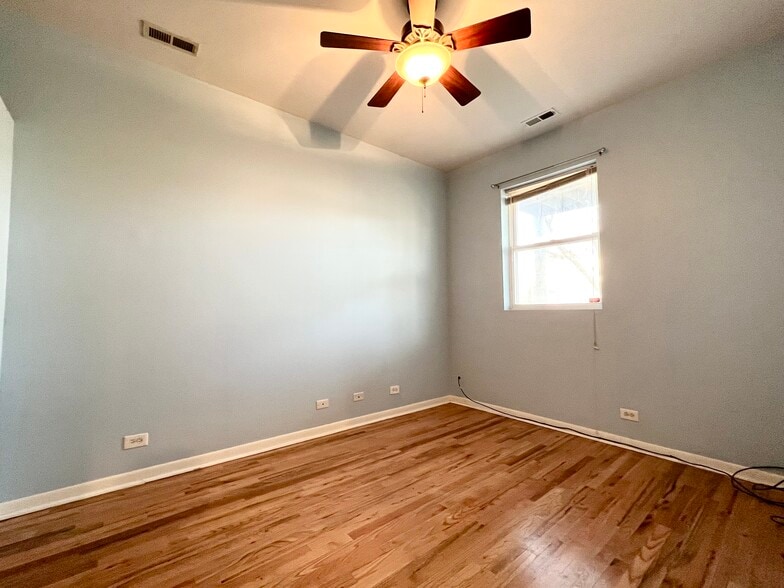 Bedroom #2 - 905 N Racine Ave
