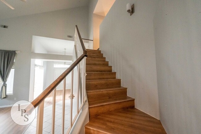 Building Photo - Clovis Eastside Home, 3BR/2.5BA, Built 1994 - Lots of Amenities!