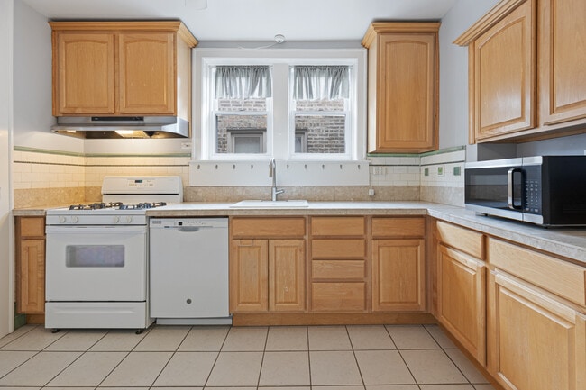 Building Photo - 6549 N Mozart St