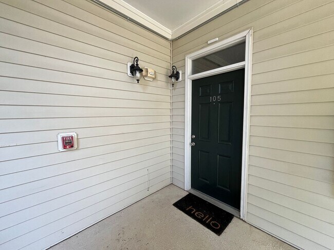 Building Photo - Spacious 2BD, 2BA Condo in a Prime Locatio...