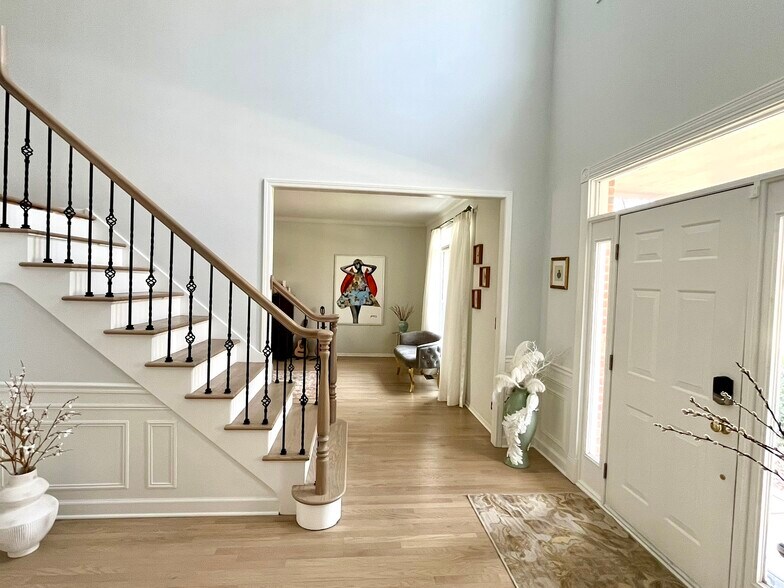 Building Photo - 4311 Camelot Cir