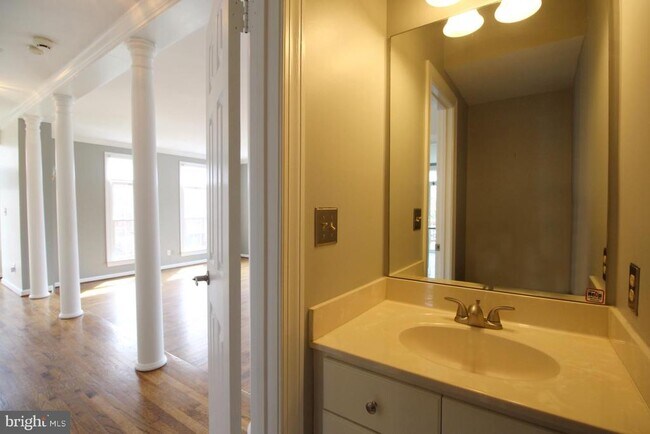 Building Photo - 6423 Little Potters Ln