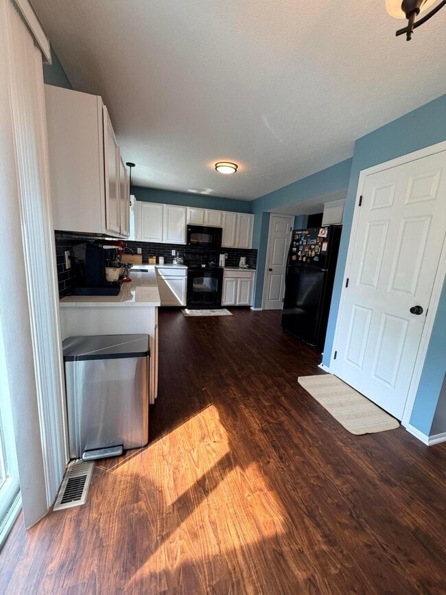 Building Photo - 5205 Wabash River St