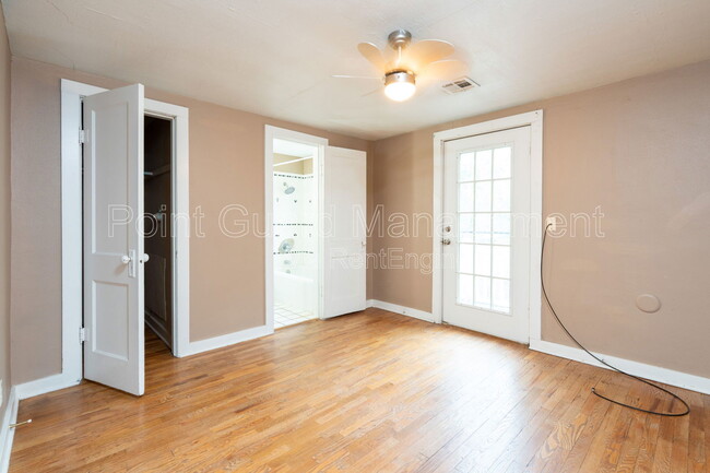 Building Photo - 302 S Poplar St