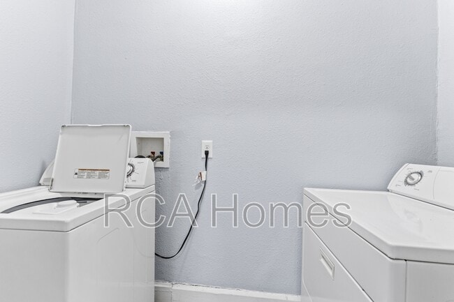 Building Photo - 1411 N Belleview Pl