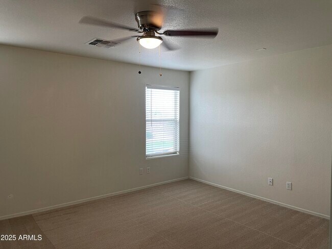 Building Photo - 800 E Cowboy Cove Trail