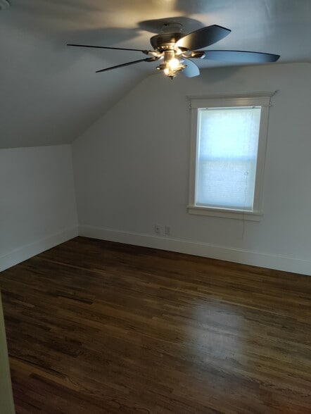 bedroom - 403 W 1st St