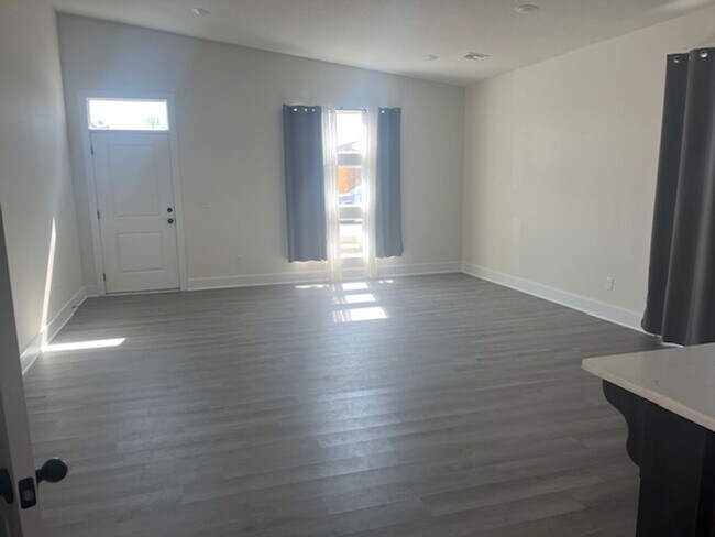 Building Photo - For Rent – 3 Bed | 2 Bath single family ho...