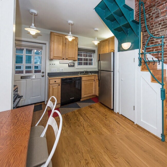 Building Photo - 3207 Cherry Hill Ln