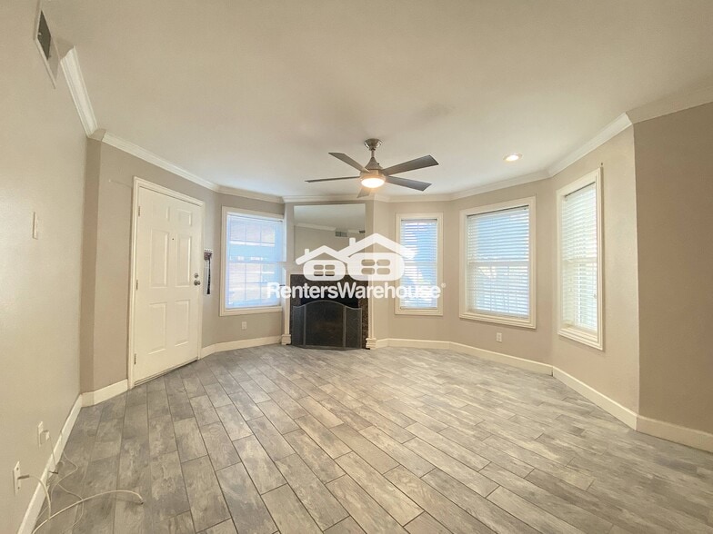 Building Photo - 1505 N Center St