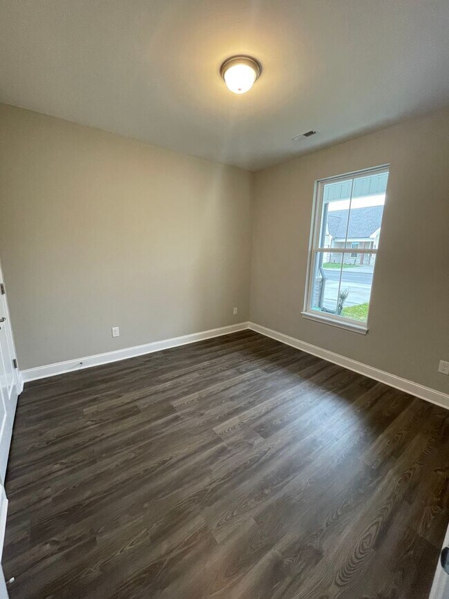 Building Photo - 2-Bedroom Townhome in Lenoir City