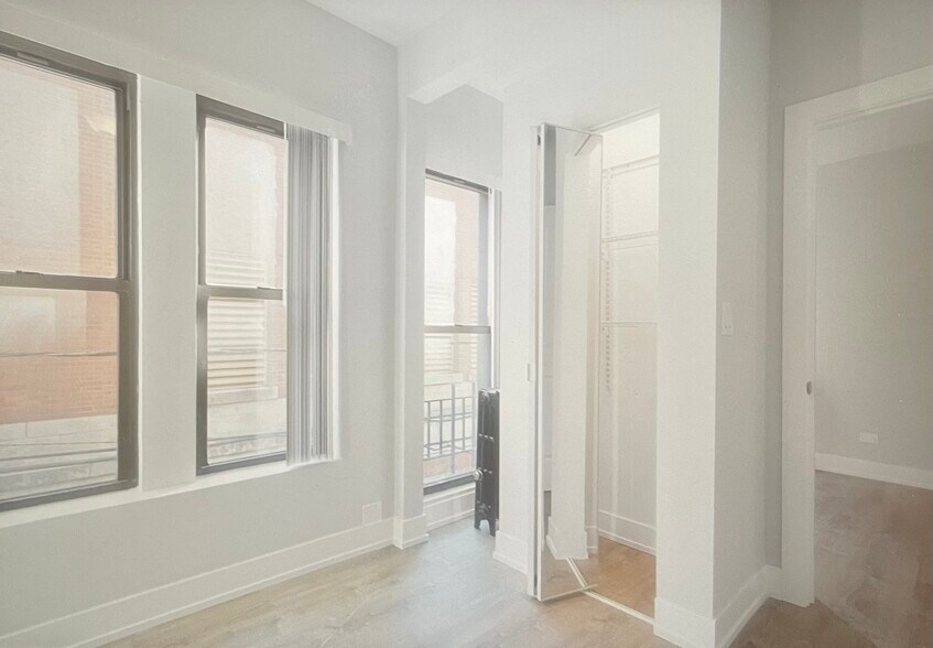 Building Photo - 1651 W Jonquil Ter