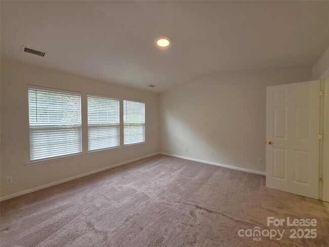 Building Photo - 3000 Old Ironside Dr